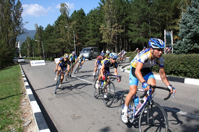 Первенство по шоссейному велоспорту стартовало в Пятигорске.