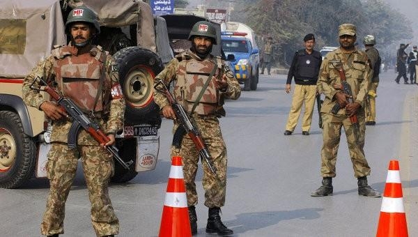 В Пакистане полиция ликвидировала двух террористов, напавших на вуз