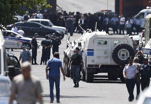 Вооруженная группа в Ереване отпустила 2-х последних заложников
