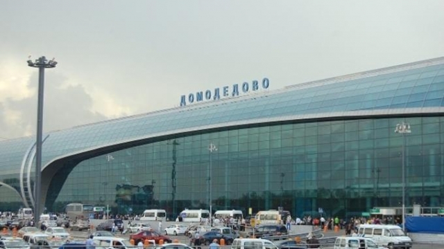 В «Домодедово» пассажирский Boeing-737 совершил аварийную посадку