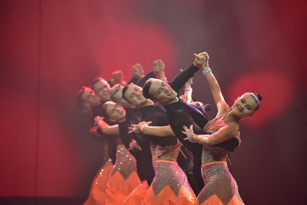На Гала-концерте выступили многие участники фестиваля, в том числе ансамбль спортивного бального танца «Триумф» – ООО «Газпром трансгаз Уфа»