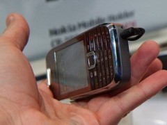 Nokia E75 приятно даже просто подержать в руке