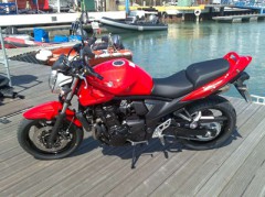  Suzuki выпустила на европейский рынок новый мотоцикл Bandit 2009