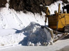 Из-за сильного снегопада в Северной Осетии Транскавказская магистраль остается закрытой