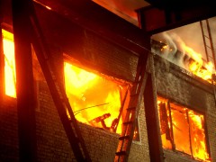 При пожаре в жилом доме в Волгограде два человека погибли, один пострадал