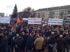 В Калининграде люди требуют отставки Путина