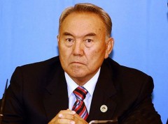 Президент Казахстана Назарбаев поздравил Януковича с победой на выборах