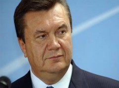Избранного президента Украины Януковича лишили депутатских полномочий