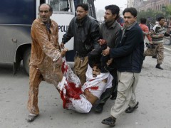 В результате взрывов в пакистанском Лахоре погибли 20 человек