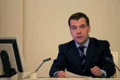 Медведев предложил следить за климатом Арктики из Космоса