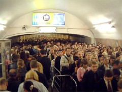 Из задымившегося поезда московского метро эвакуированы пассажиры