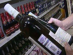 Мосгорсуд отказался запрещать продажу крепкого алкоголя на вокзалах и аэропортах