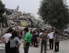 Число жертв землетрясения в Китае возросло до 400 человек
