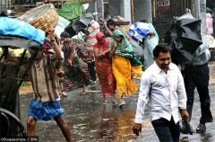 Сильный ураган в Индии унес жизни 56 человек