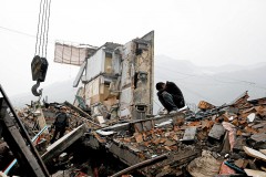 Китай, пострадавший при землетрясении, отказался от зарубежной помощи