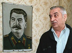 «Эхо Москвы» требует проверить внука Иосифа Сталина «на вшивость»