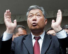 Временное правительство Киргизии хочет заморозить счета Бакиева