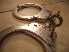 На Сахалине мэра города арестовали за избиение пенсионерки
