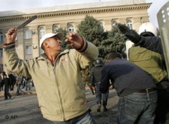 В Бишкеке снова начались беспорядки