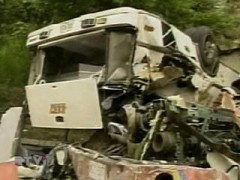 В Сочи грузовик упал с обрыва, водитель погиб