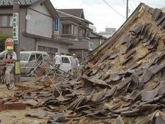 Количество жертв землетрясения в Китае продолжает расти