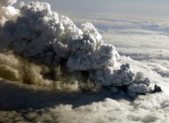 Облако вулканического пепла вновь повисло над Европой