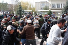Число пострадавших в беспорядках в Киргизии увеличилось до 63 человек