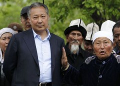 Акаев: Бакиеву уже не удастся вернуть власть в Киргизии