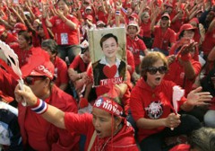 Лидеры тайской оппозиции сдались властям