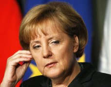 Меркель: Евро находится в серьезнейшей опасности
