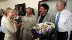 Тимошенко встретилась с одноклассниками и своей первой учительницей