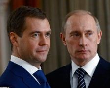 Путин и Медведев намерены обсудить тему выборов ближе к 2012 году