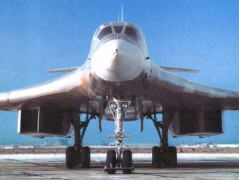 Рекорд по продолжительности полета поставили бомбардировщики Ту-160