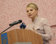 Тимошенко: Украине нужна не рекламная продукция, а новые законы