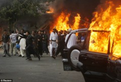 В Пакистане террорист-смертник подорвал половину города