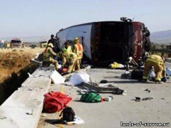 Очередное ДТП в Анталье: перевернулся автобус с российскими туристами, 6 пострадавших