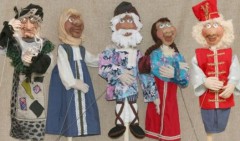 В Анапе продолжает работу выставка кукол