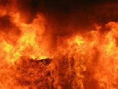 В результате пожара на парфюмерной фабрике в Дубае погибли 10 человек