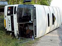 В Калмыкии перевернулся рейсовый автобус, три человека погибли, более 20 пострадали