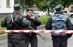 В результате совершенного теракта у здания парламента в Грозном ранены 15 человек