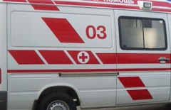 На севере Москвы столкнулись грузовик и машина скорой помощи, пострадавших эвакуировали вертолетом