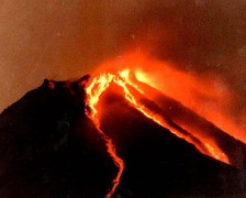 В Индонезии проснулся вулкан, эвакуируют 40 тысяч человек