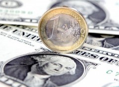 На открытии торгов курс доллара вырос до 30,88 рубля