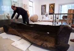 Остатки древнего корабля вынесло на морской берег в Латвии
