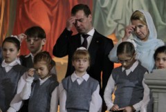 Дмитрий Медведев поздравил россиян с Рождеством Христовым