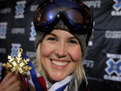 От травм скончалась канадская лыжница-фристайлистка Сара Бурк