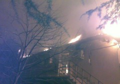 В Сочи при пожаре в жилом гараже погибли четыре человека, один госпитализирован