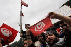 Жители Туниса вышли на митинг против экстремизма