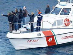 С тонущего парома в Италии спасены 262 человека