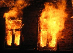 Тройную смерть в пожаре расследуют в Апшеронском районе Кубани